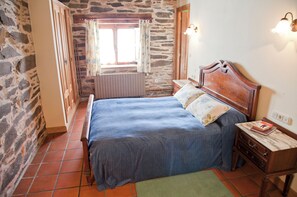 Chambre Confort Double ou avec lits jumeaux, vue jardin | Bureau, espace de travail pour ordinateur portable