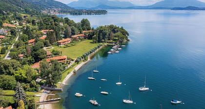 Lakefront Holiday Home