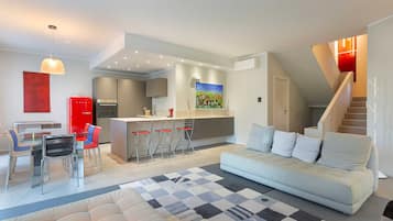 Villa, 3 habitaciones, patio, vistas al jardín | Sala de estar