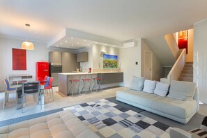 Villa, 3 habitaciones, patio, vistas al jardín | Sala de estar