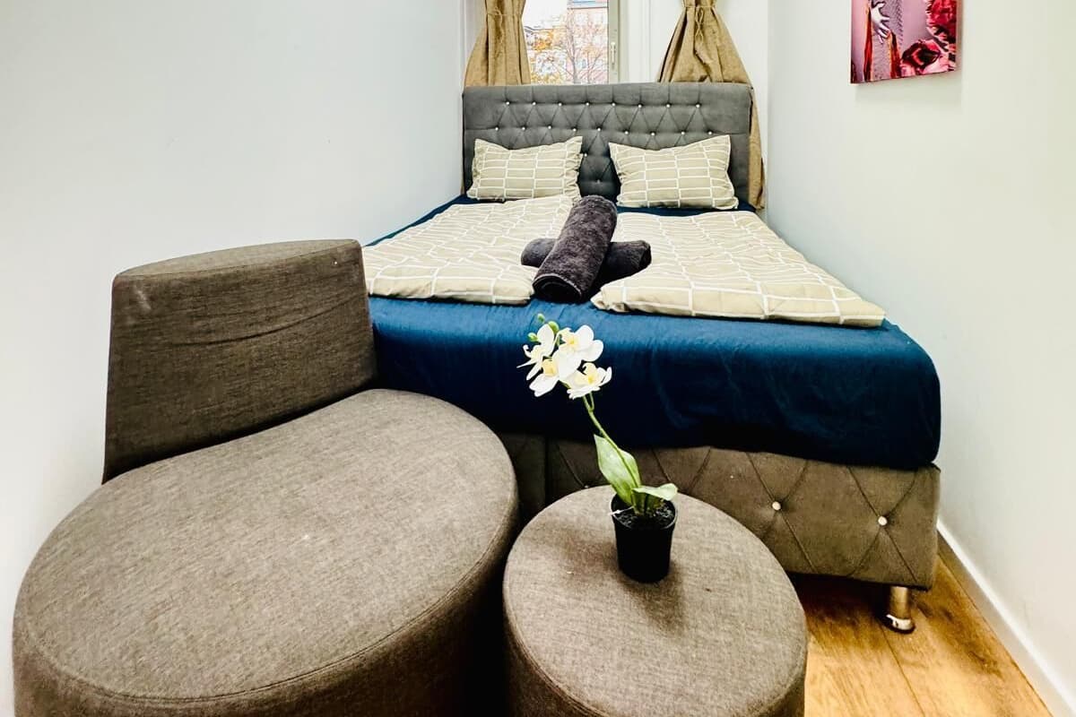 Basic Apartment | Iron/ironing board