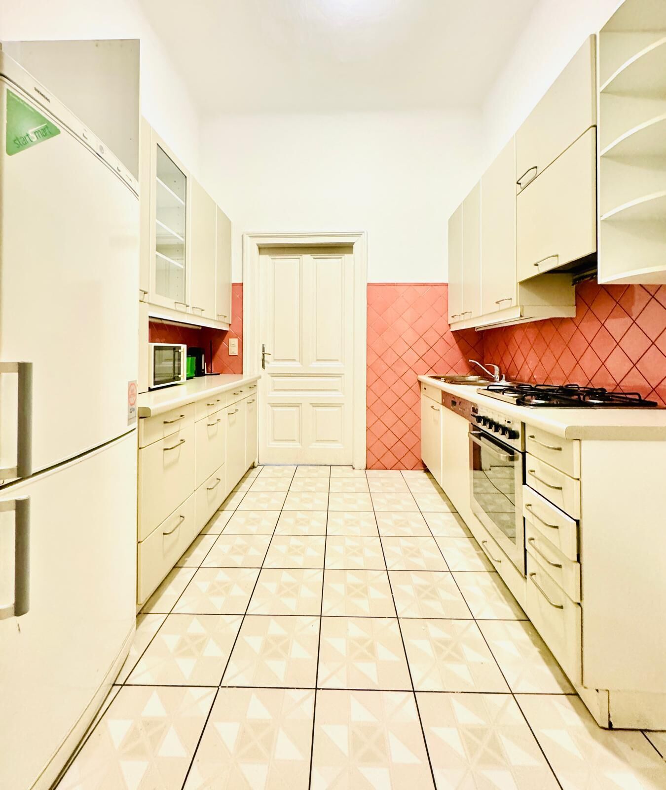 Basic-Apartment | Eigene Küche | Kühlschrank, Mikrowelle, Ofen, Herdplatte