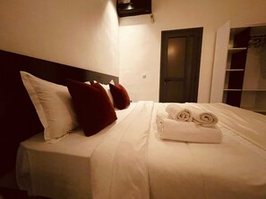 Apartamento, vistas a la ciudad | Minibar, cunas gratuitas, wifi gratis y ropa de cama