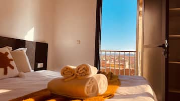 Minibar, cunas gratuitas, wifi gratis y ropa de cama