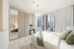 1 bedroom, in-room safe, iron/ironing board, free WiFi - High-Floor 1BR Facing the Marina and City, Minutes from Marina Beach (Dubai)