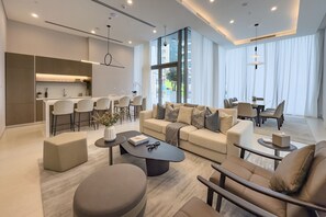 TV - High-Floor 1BR Facing the Marina and City, Minutes from Marina Beach (Dubai)