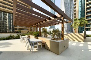Terrace/patio - High-Floor 1BR Facing the Marina and City, Minutes from Marina Beach (Dubai)