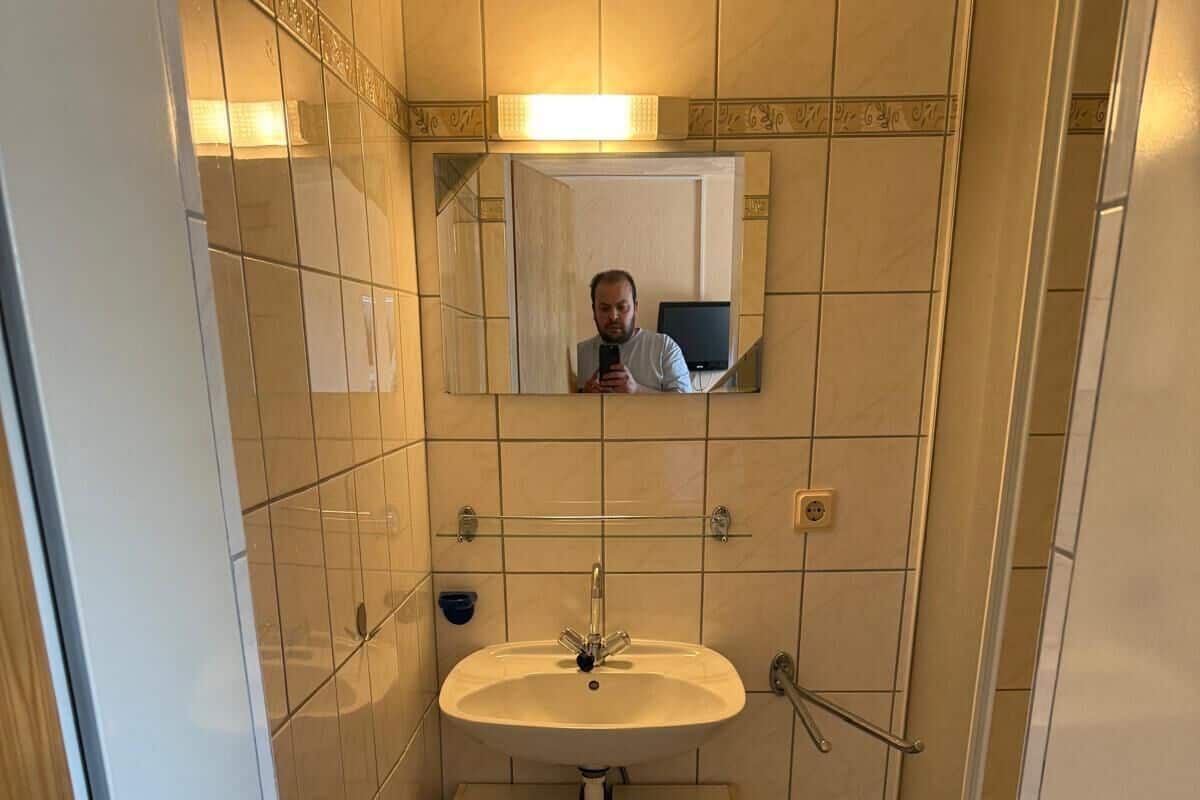 Basic Room | Bathroom