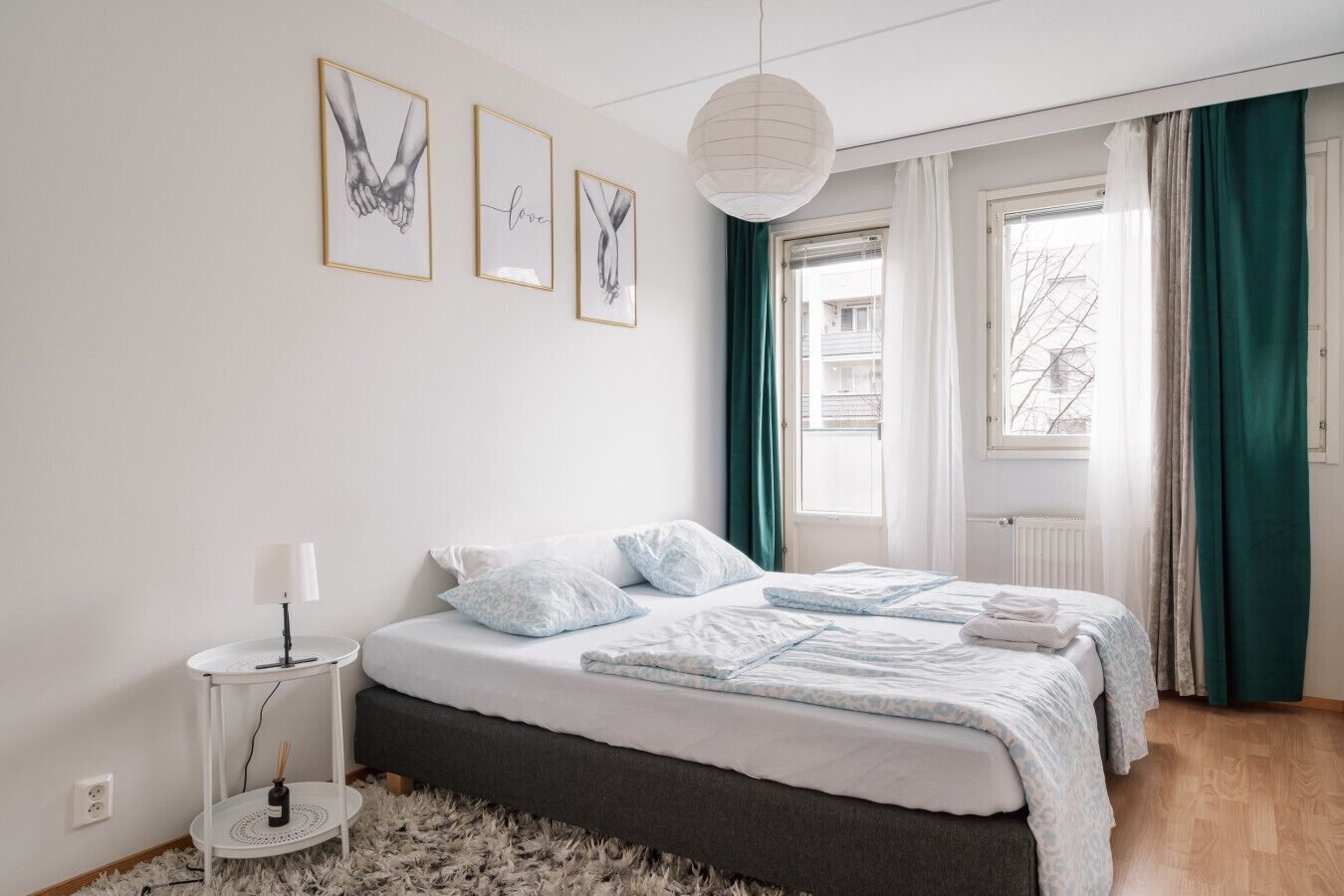 2 bedrooms, desk, iron/ironing board, travel cot