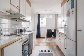 Fridge, microwave, oven, stovetop