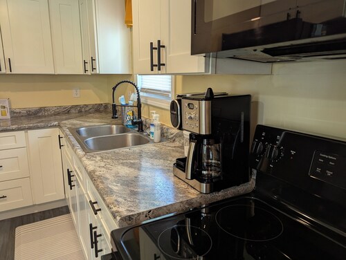 Bright and Fun Bungalow Prefect for your Bloomington Stay