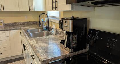 Bright and Fun Bungalow Prefect for your Bloomington Stay