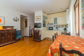 Electric kettle, toaster - GuestHost -Sunny Dorsoduro Apartment (Venice)