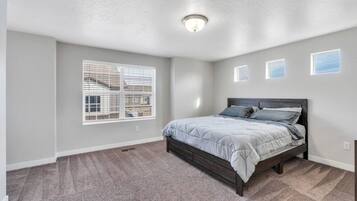 Desk, iron/ironing board, travel cot, WiFi
