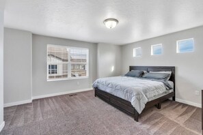 Desk, iron/ironing board, travel cot, WiFi