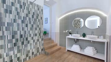 SĂšche-cheveux, serviettes fournies, savon, papier toilette