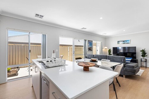 Pristine Modern Living in Alkimos