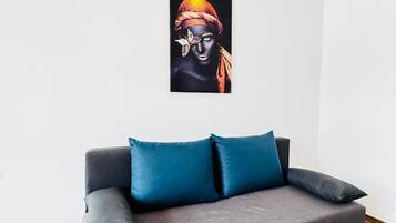 Basic Apartment | Iron/ironing board