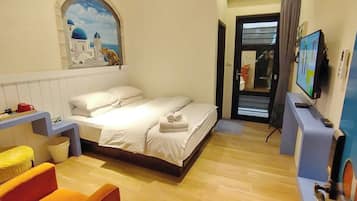 Dobbeltrom – standard | Skrivebord for bærbar PC, blendingsgardiner og wi-fi (inkludert)