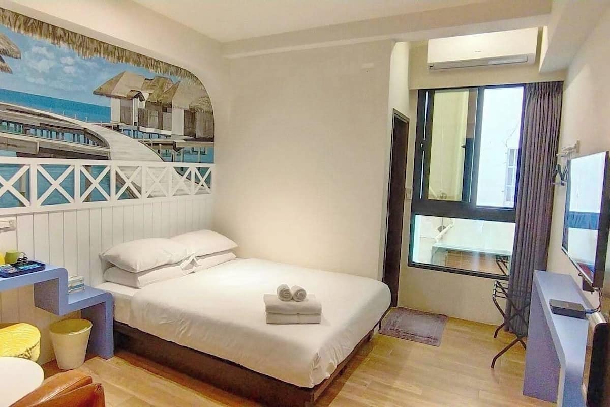 Standard Double Room | Laptop workspace, free WiFi