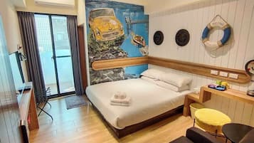 Laptop workspace, blackout curtains, free WiFi, bed sheets