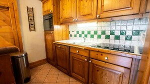 Private kitchen - Apartment in Meribel Village Ski-in/ski-out (Les Allues)