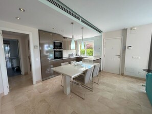 Micro-ondas, fogão, cooktop, lava-louças