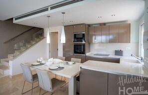 Microwave, oven, stovetop, dishwasher - Beachfront IV, Duplex Neptuno, Elviria, Marbella. (Marbella)
