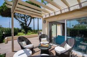 Terrace/patio - Beachfront IV, Duplex Neptuno, Elviria, Marbella. (Marbella)