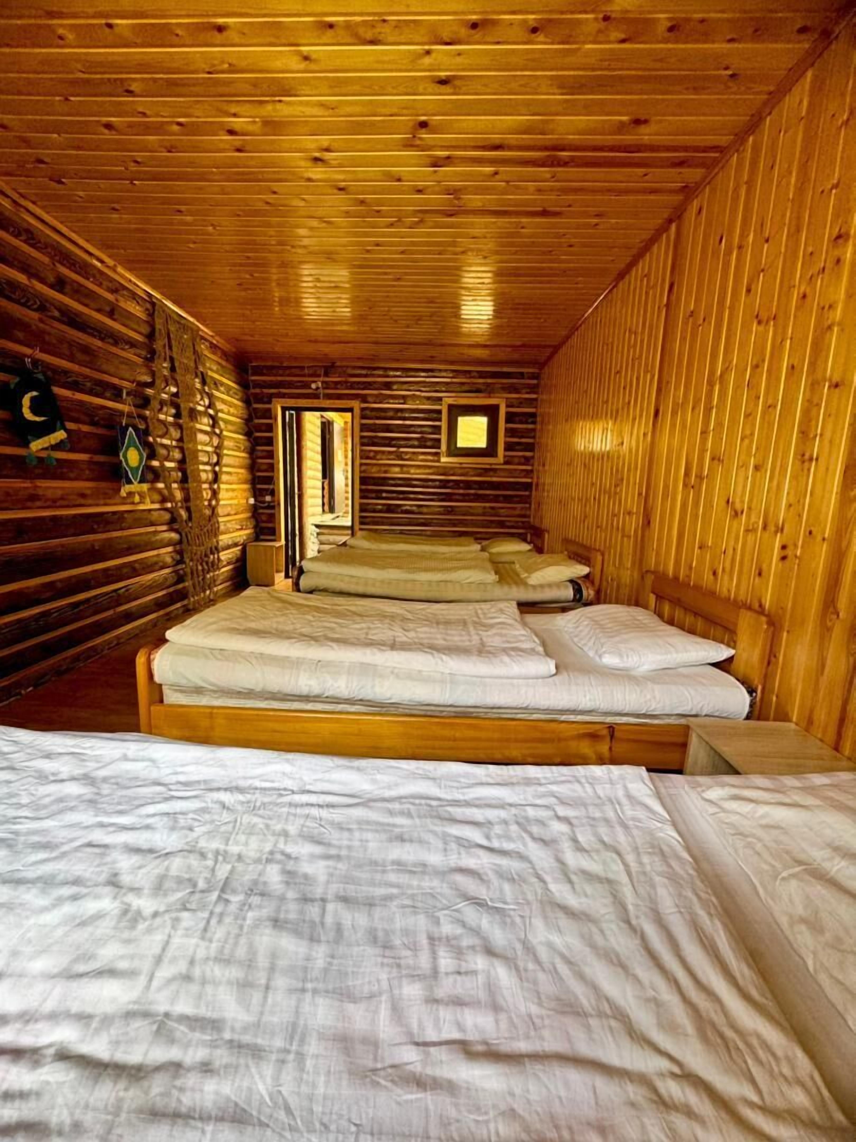 ベーシック トリプルルーム マウンテンビュー | ベッドシーツ