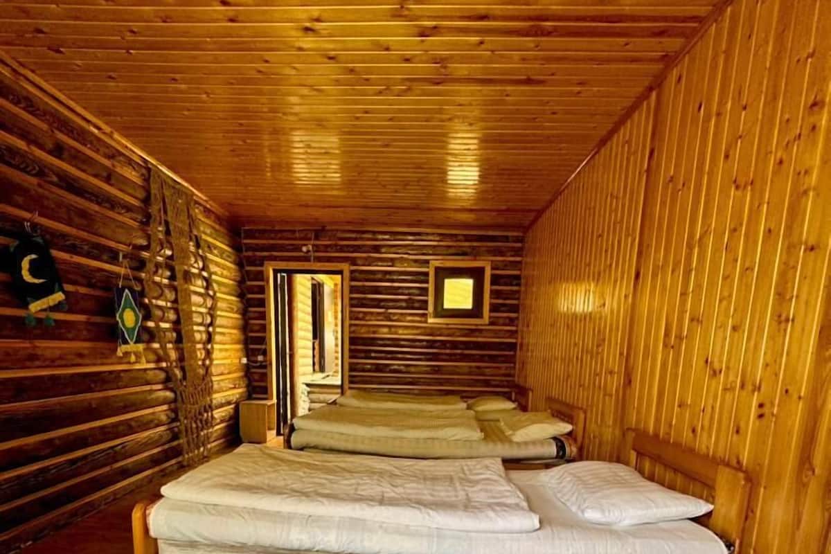 Basic Triple Room, Mountain View | Bed sheets