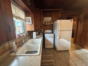 Fridge, microwave, oven, stovetop - Hidden Cabin Getaway (East Tawas)