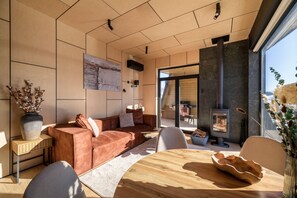 Superior Cottage, Lanai, Mountain View | In-room safe, blackout curtains, soundproofing, iron/ironing board