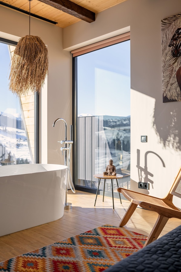 Superior Cottage, Lanai, Mountain View | Bathroom | Free toiletries, hair dryer, bathrobes, slippers