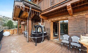 Outdoor dining - Chalet in Meribel With Spa & Ski Access (Les Allues)