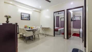 Deluxe kamer, 1 twee- of 2 eenpersoonsbedden, balkon, uitzicht op de stad | Woonruimte