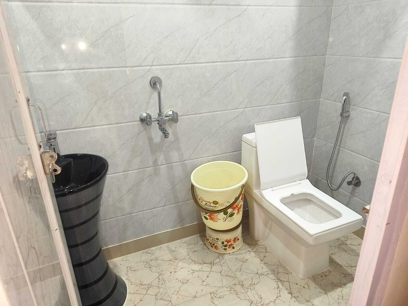 Shower, free toiletries, towels, soap