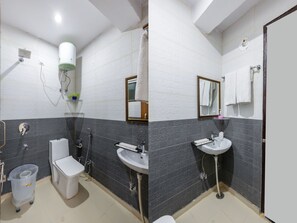 Deluxe Double or Twin Room, Balcony, City View | Bathroom | Shower, free toiletries, towels, soap