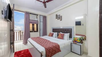 Desk, laptop workspace, free WiFi