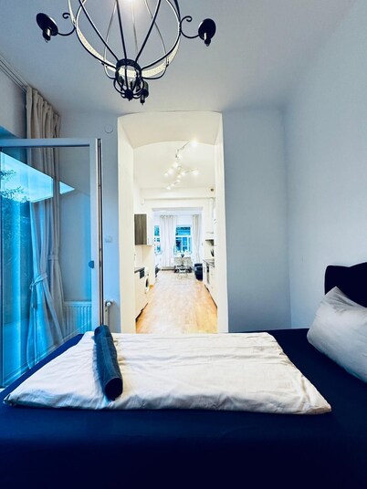 Lovely 2BR for 5 Peaceful Central Stay