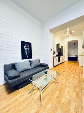 Basic Apartment | Iron/ironing board