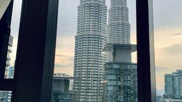 Deluxe Apartment, 2 Bedrooms, Non Smoking, City View | Pemandangan dari bilik