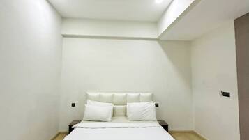 In-room safe, iron/ironing board, free WiFi