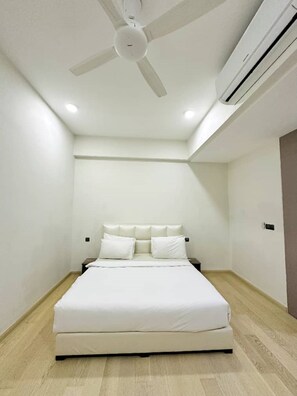 Peti besi dalam bilik, seterika/papan seterika, Wi-fi percuma 