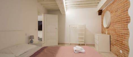 3 室のベッドルーム、アイロン / アイロン台