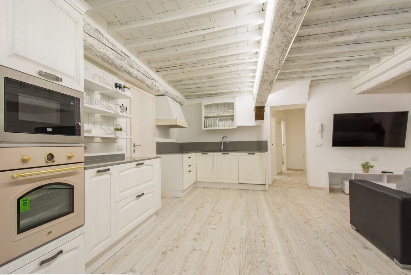 Kjøleskap, mikrobølgeovn, oppvaskmaskin og brødrister