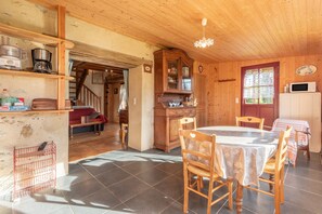 Interior - Bergerie Du Paillès with Views of the Pyrenees (Peyrouse)