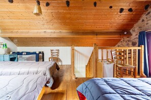 1 dormitorio, tabla de planchar con plancha, wifi