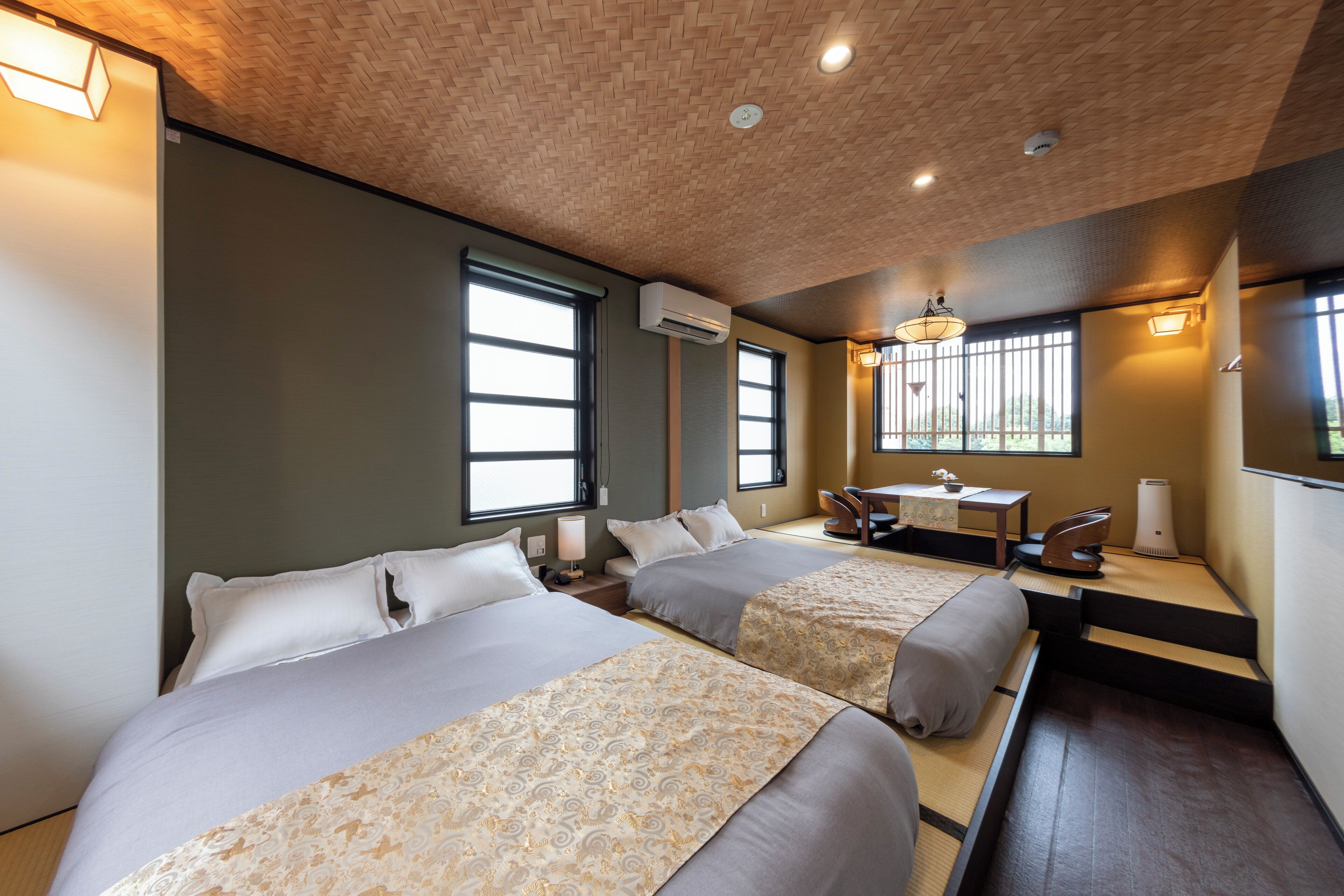 4 bedrooms, iron/ironing board, travel crib, free WiFi