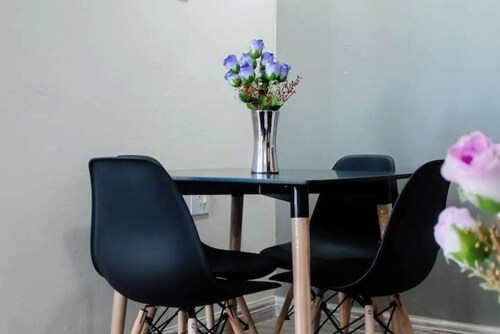 ✨ Cozy Living B – Stylish 2BR City Retreat